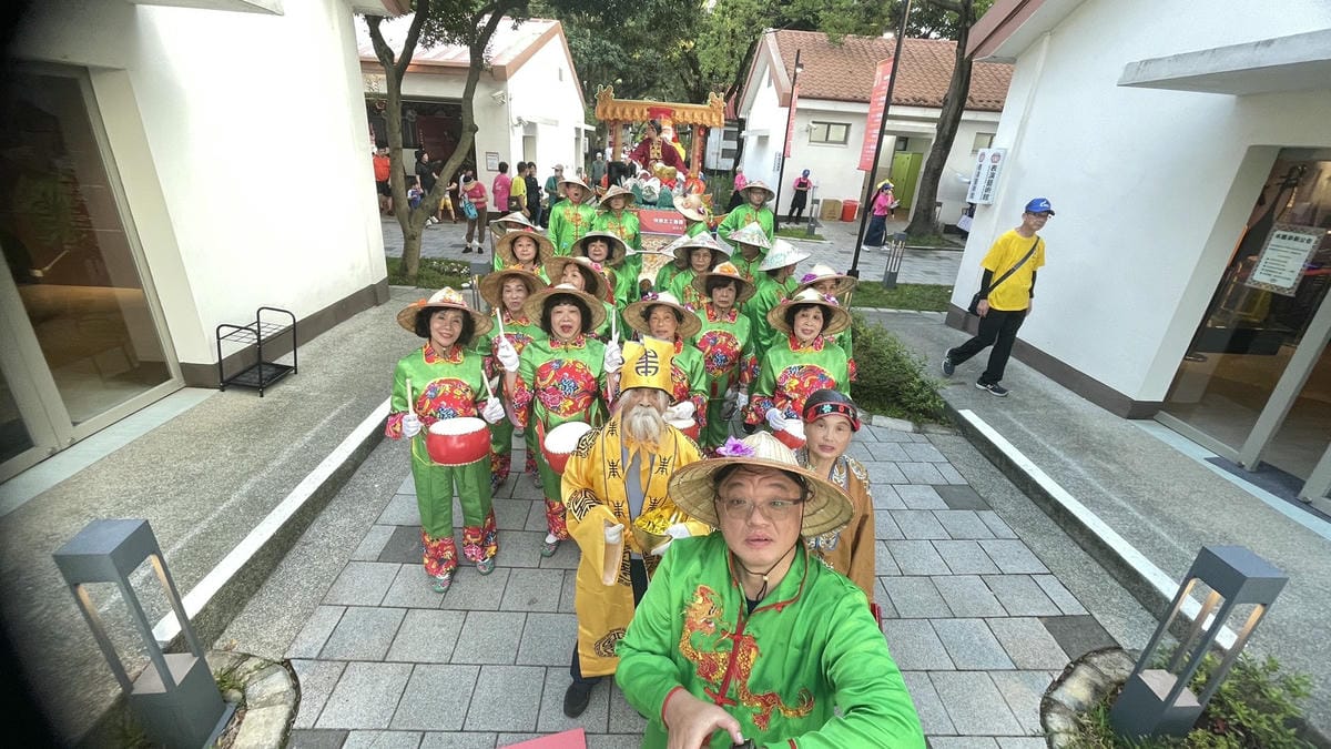 快樂志工舞團